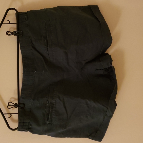Gap Women's Cuffed Slash Pocket Shorts - Picture 4 of 7